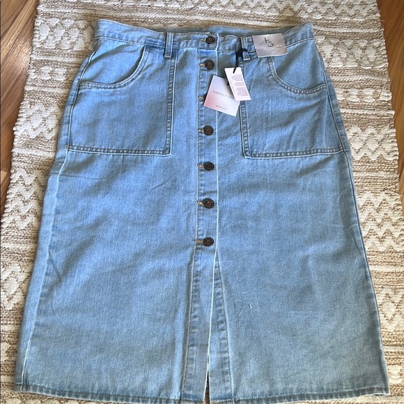 Denim Button-Front Skirt 🆕 - Picture 3 of 12